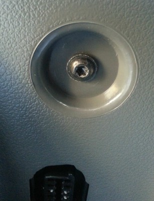 Uchycení spodního krytu palubovky