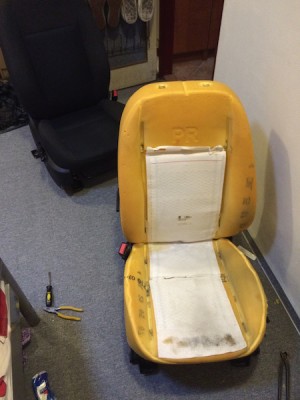 odstrojování starších sedaček