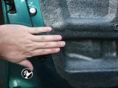 Důkladně vše zamačkáme po obvodu…