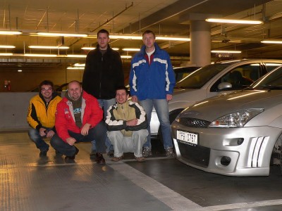 z leva dole-                                           Maverick_cz,MobyDick,Kasi<br />z leva stojící- Bullitt,petersbond