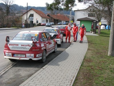 I zavodnici jsou normalni lide a po projete RZ-te byl cas na cigarko a pokec