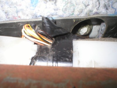 tady byl ten mrzak schovanej primo za pristrojovkou dole