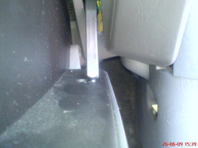 Tenhle nesmysl uvolnis tim ze ho posunes do leva