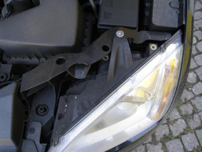 Staci odsroubovat jen sroub..