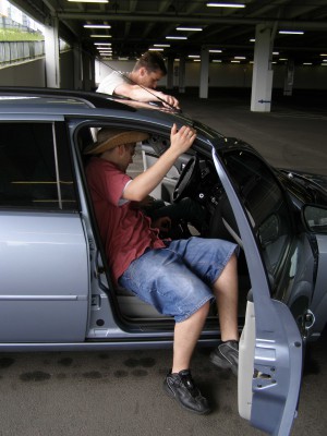 Co ta zuzka má všechno v autě?