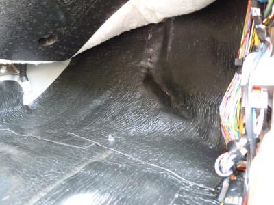 P1000945(1).JPG (61.34 KiB) Zobrazeno 1285 x místo pod gumou